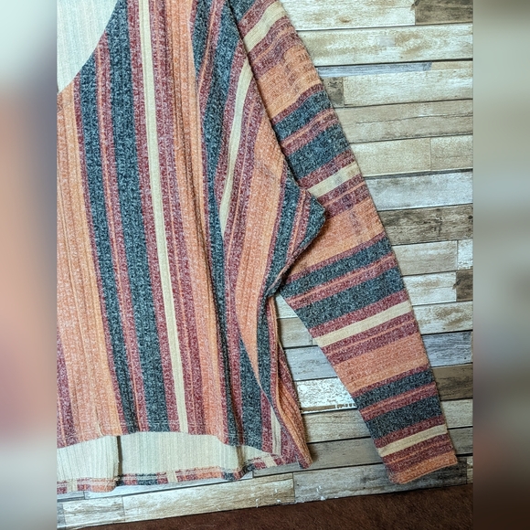 Coco + Jaimeson Fuzzy Soft Stripe Hi/Lo Drop Shoulder Tunic - Picture 6 of 16